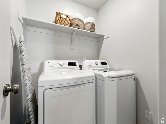 1911 N Lemongrass Dr, Saratoga Springs, UT 84045 - laundry room with washing machine and dryer