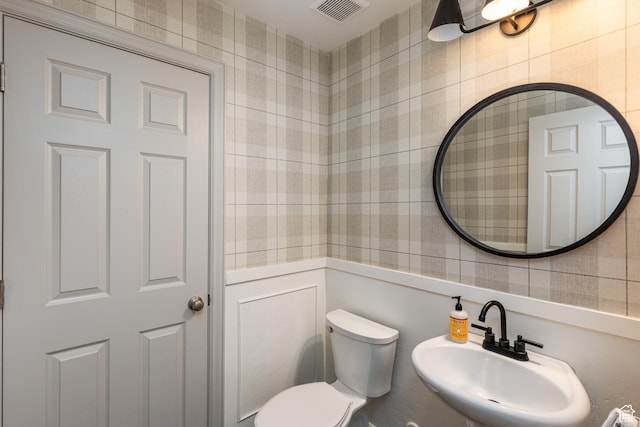 1012 N Cambria Dr, North Salt Lake, UT 84054 - bathroom featuring wallpapered walls