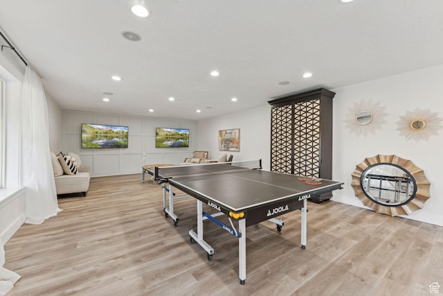 1044 S Terrace Dr E, Bountiful, UT 84010 - recreation room featuring light wood-style floors and recessed lighting