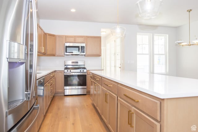 11511 S Pebble Pond Rd, South Jordan, UT 84009 - kitchen featuring appliances with stainless steel finishes, light wood-style floors, a kitchen island, light countertops, and recessed lighting