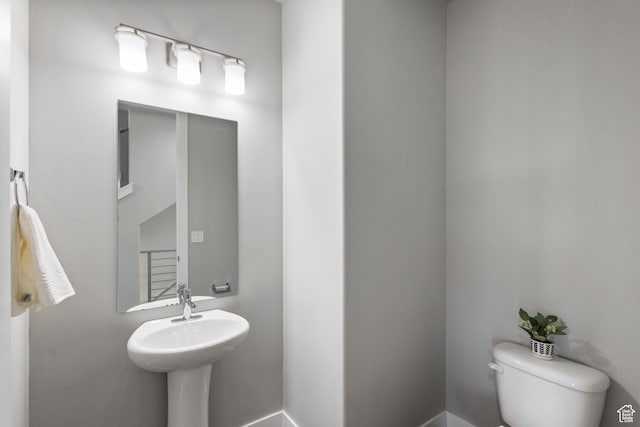 7672 N Evans Ranch Dr E, Eagle Mountain, UT 84005 - half bath with toilet and baseboards