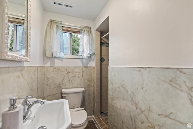 407 E 200 N, Richfield, UT 84701 - full bathroom featuring tiled shower, tile walls, and a wainscoted wall