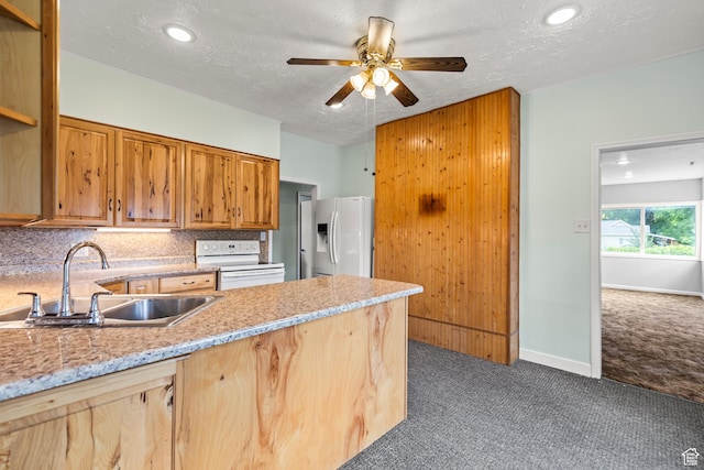 407 E 200 N, Richfield, UT 84701 - kitchen with white appliances, carpet, a peninsula, a ceiling fan, and a textured ceiling