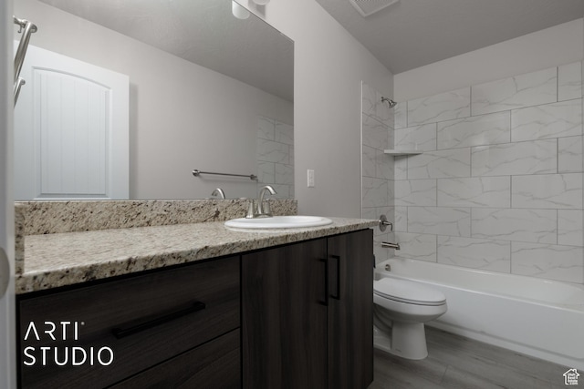 668 E Fiddlers Cove Dr Unit 35, Cedar City, UT 84721 - bathroom featuring vanity, shower / tub combination, and wood finished floors