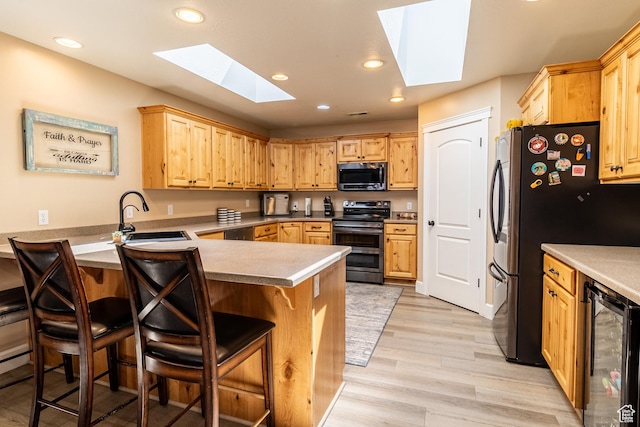 594 W 5450 S, Riverdale, UT 84405 - kitchen with stainless steel appliances, a skylight, wine cooler, a peninsula, and a breakfast bar
