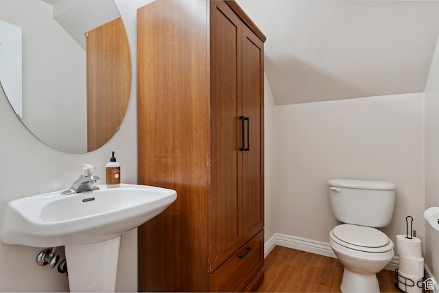 623 W 550 S, Centerville, UT 84014 - bathroom with vaulted ceiling and wood finished floors
