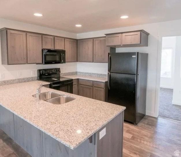 796 E 500 S, American Fork, UT 84003 - kitchen with black appliances, a peninsula, light wood-style floors, recessed lighting, and light stone countertops