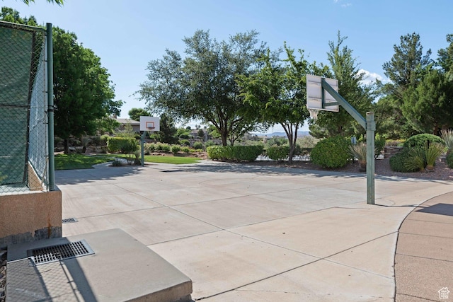1557 S Stone Cliff Dr, St George, UT 84790 - view of basketball court with community basketball court