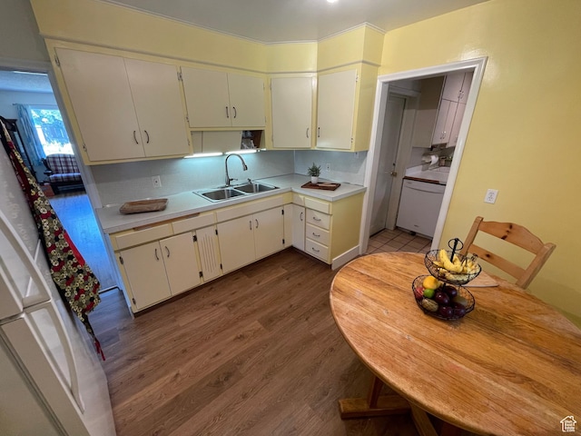 948 E 150 N, Provo, UT 84606 - kitchen with dark wood-style flooring, light countertops, backsplash, and white cabinetry