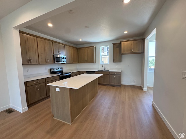 1464 N 1875 W Unit 149, Layton, UT 84041 - kitchen with appliances with stainless steel finishes, light wood-style floors, light countertops, a center island, and recessed lighting