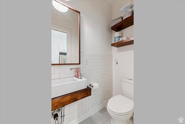 93 S 200 E, Kaysville, UT 84037 - bathroom featuring toilet and tile walls