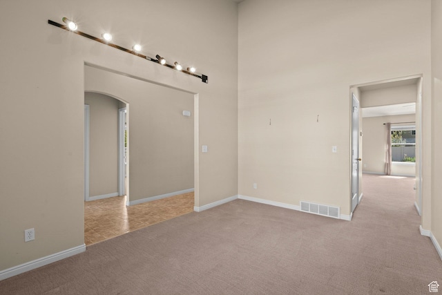 1221 S 130th St E, Payson, UT 84651 - carpeted empty room featuring arched walkways and a high ceiling