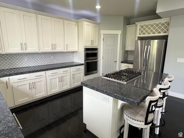 10337 S Wapati Moon Pl, South Jordan, UT 84095 - kitchen with stainless steel appliances, decorative backsplash, a kitchen island, a kitchen breakfast bar, and white cabinets