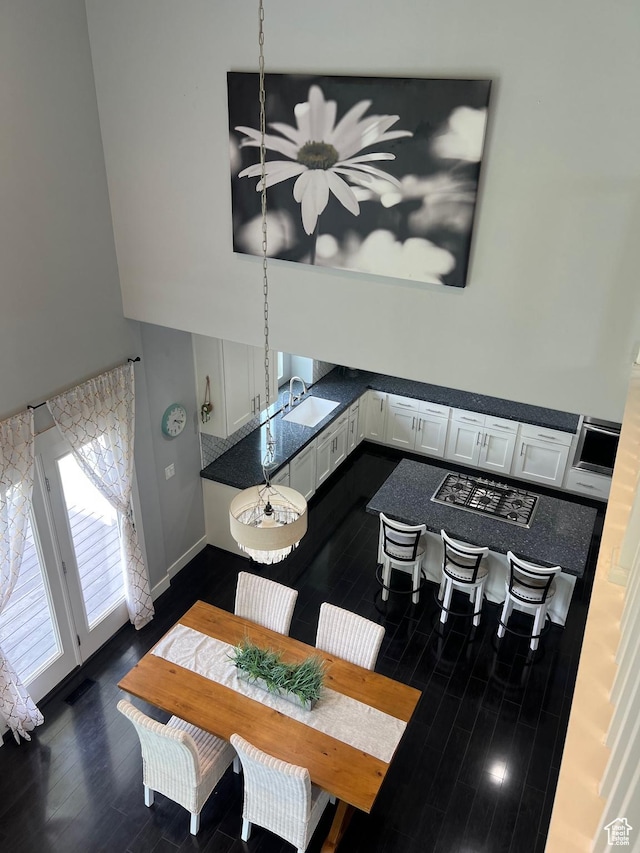10337 S Wapati Moon Pl, South Jordan, UT 84095 - dining area featuring dark wood finished floors and baseboards