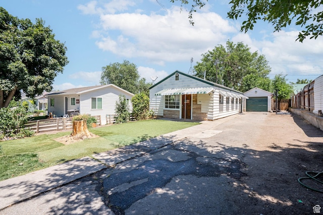 175 S 200 E, Payson, UT 84651 - bungalow featuring asphalt driveway, a garage, and an outbuilding