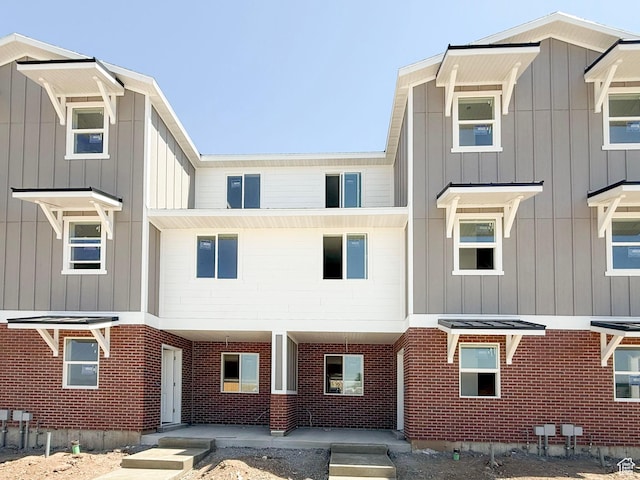 660 W Frost St N Unit 100, Santaquin, UT 84655 - modern farmhouse featuring board and batten siding