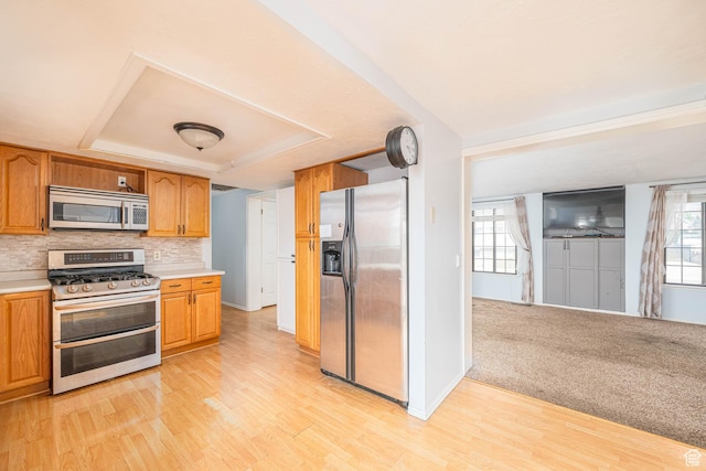 564 S 940 W, Cedar City, UT 84720 - kitchen with stainless steel appliances, light wood-style floors, a tray ceiling, and light countertops