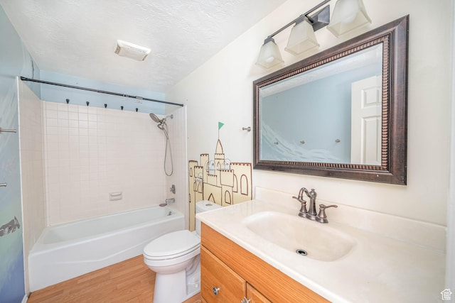 564 S 940 W, Cedar City, UT 84720 - bathroom with wood finished floors, shower / tub combination, vanity, and a textured ceiling