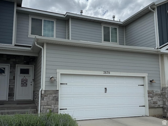 7579 N Cottage Ln, Eagle Mountain, UT 84005 - garage featuring driveway