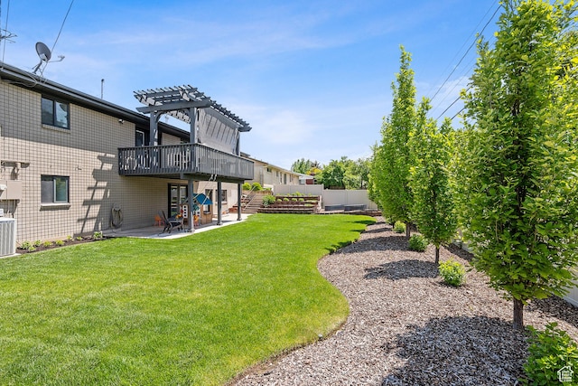 2677 N 700 E, Provo, UT 84604 - view of yard with a pergola, a patio area, and a deck