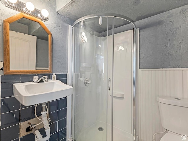 4049 E Dillons Dr N, Eagle Mountain, UT 84005 - full bath with a textured wall, a wainscoted wall, a stall shower, and tile walls