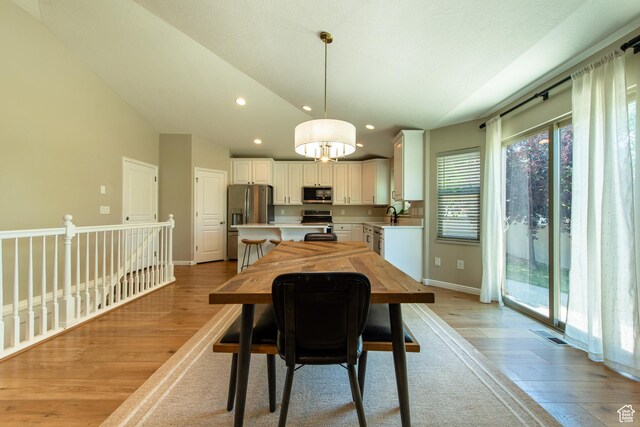 552 E Sunset Stream Way, Draper, UT 84020 - dining space featuring light wood-style floors, recessed lighting, and vaulted ceiling