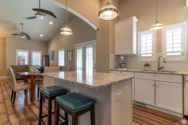 10296 S Salmon Dr, South Jordan, UT 84095 - kitchen featuring dark wood-style flooring, a ceiling fan, white cabinetry, backsplash, and recessed lighting