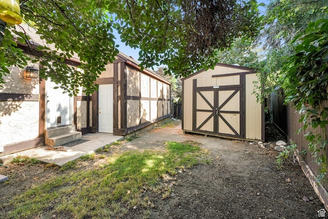 8916 S Cobble Crest Ln E, Sandy, UT 84093 - view of shed with a fenced backyard