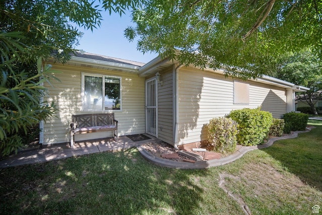 845 N Valley View Dr Unit 917, St George, UT 84770 - view of side of home with a lawn and a patio