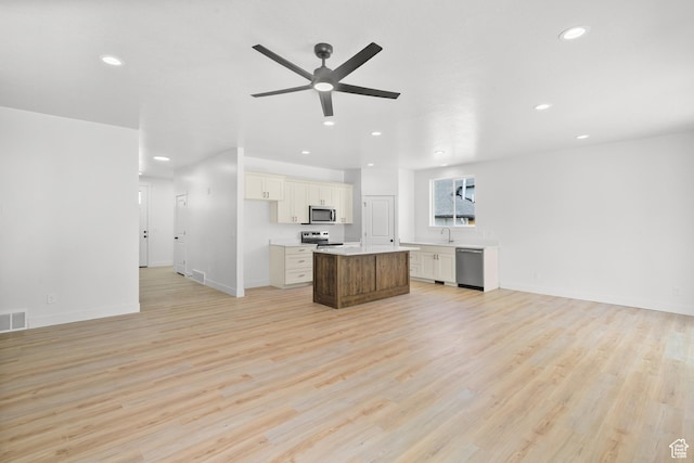 244 E 300 N, Payson, UT 84651 - kitchen featuring open floor plan, stainless steel appliances, recessed lighting, light countertops, and light wood finished floors