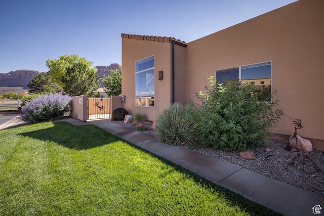 3686 S Spanish Valley Dr Unit N-2, Moab, UT 84532 - view of yard featuring a gate and a mountain view