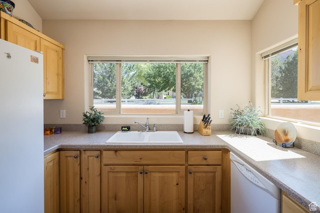 3686 S Spanish Valley Dr Unit N-2, Moab, UT 84532 - kitchen with white appliances, light countertops, and light brown cabinets