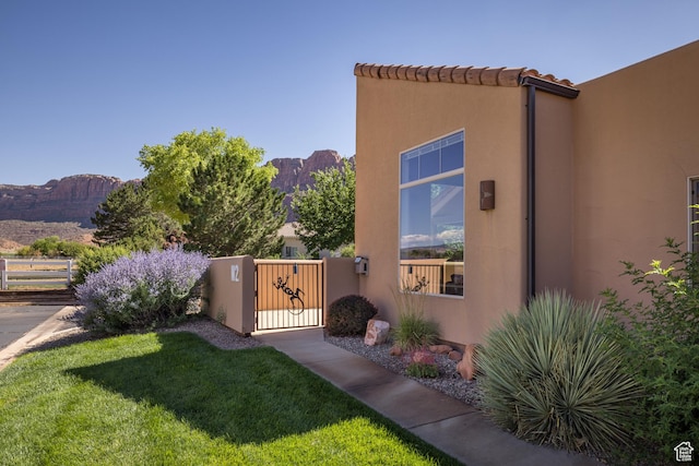 3686 S Spanish Valley Dr Unit N-2, Moab, UT 84532 - view of yard featuring a mountain view and a gate