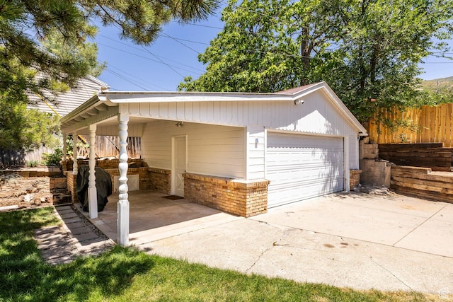 2605 E Simpson Ave, Salt Lake City, UT 84109 - garage with a garage