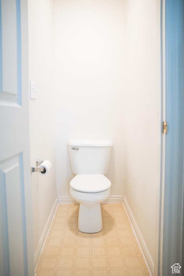 373 S 3240 W, Vernal, UT 84078 - bathroom featuring baseboards and toilet