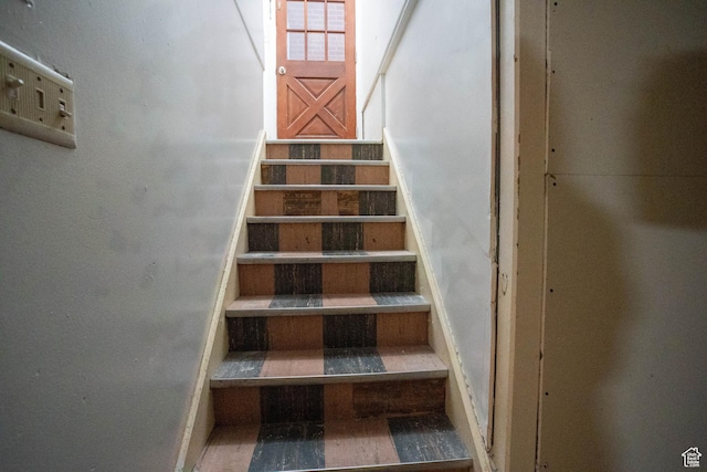 129 N 100 E, Ephraim, UT 84627 - stairway featuring baseboards