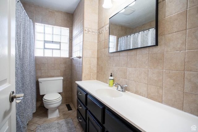 129 N 100 E, Ephraim, UT 84627 - full bath featuring tile walls, vanity, and tile patterned flooring