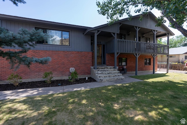 1663 W 2500 N, Vernal, UT 84078 - view of front facade featuring brick siding, a front lawn, a balcony, and a patio area