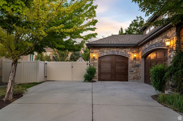292 E Clubview Ln, Lehi, UT 84043 - garage with a gate and driveway