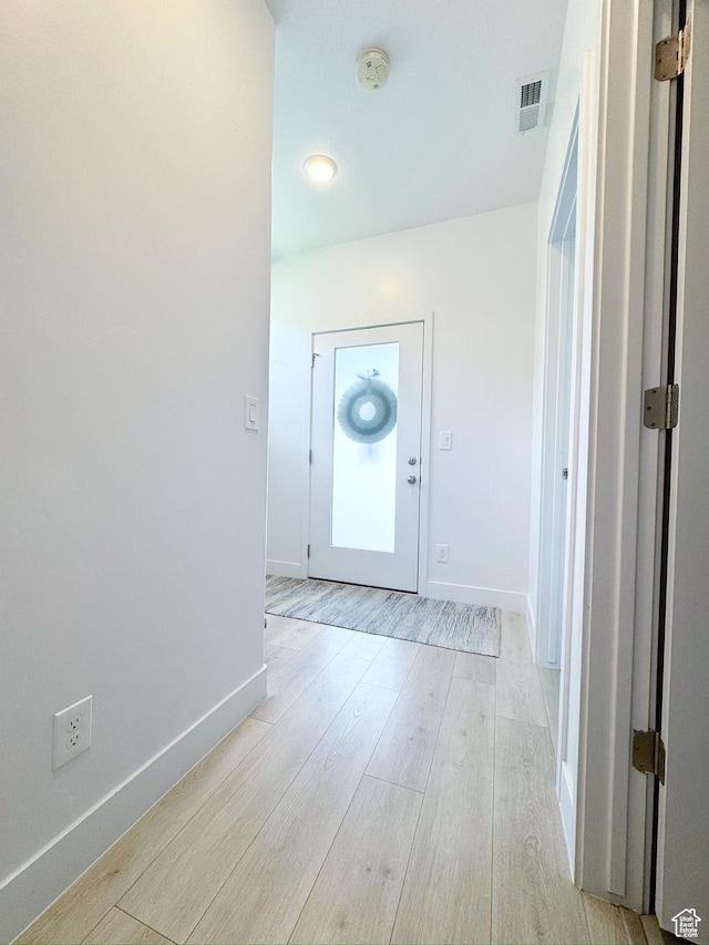 457 S Wood Stream Rd, American Fork, UT 84003 - entrance foyer featuring light wood-style flooring and baseboards