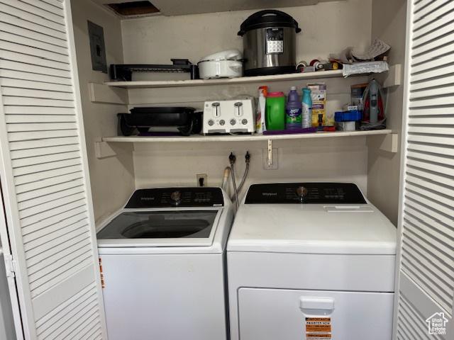 5981 S Sultan Cir, Murray, UT 84107 - laundry room featuring washer and dryer