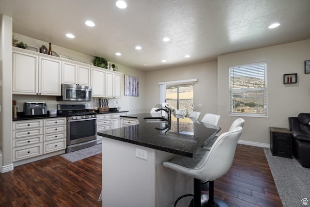 3486 W 1750 S, Vernal, UT 84078 - kitchen featuring stainless steel appliances, recessed lighting, dark wood-type flooring, a center island with sink, and a breakfast bar area