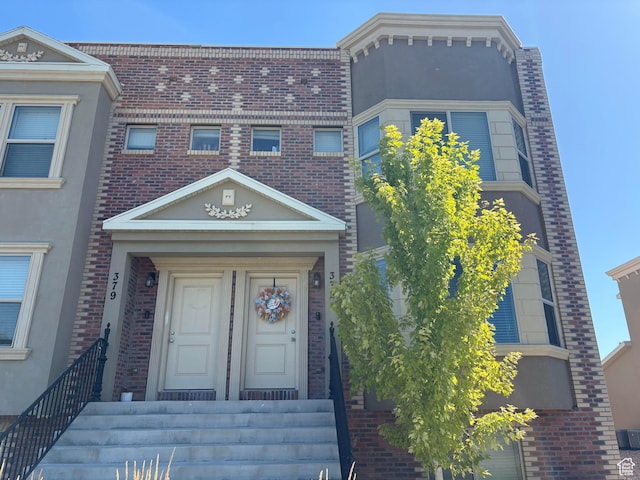 375 W Park Vw S, Spanish Fork, UT 84660 - view of front of home with brick siding and stucco siding