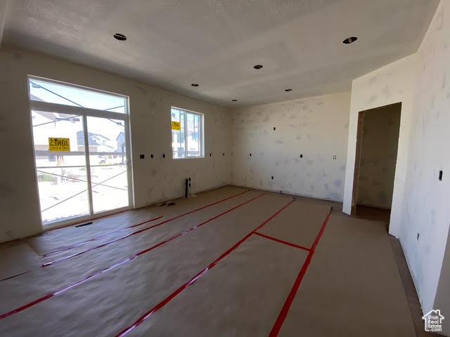 462 W Sapphire Dr Unit 7016, Tooele, UT 84074 - view of unfurnished living room