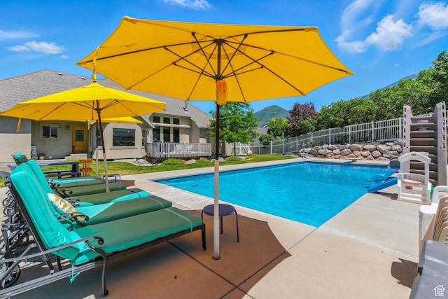 135 W Cove Dr, Elk Ridge, UT 84651 - view of pool with a mountain view