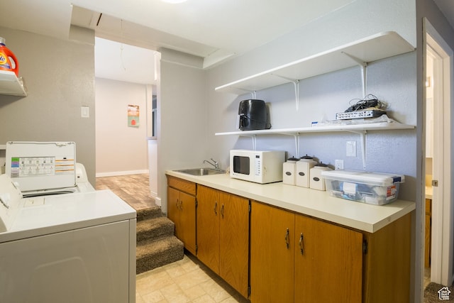 70 N 1100 W, Vernal, UT 84078 - laundry room featuring a sink and washer and clothes dryer