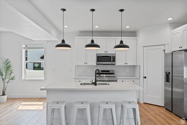 723 W 800 S, Springville, UT 84663 - kitchen with stainless steel appliances, light wood-style flooring, light countertops, tasteful backsplash, and recessed lighting