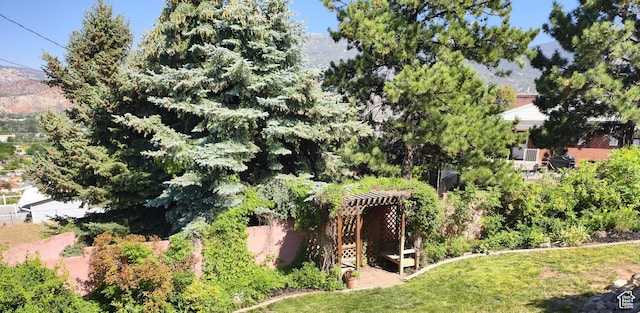 411 S Ridge Rd, Cedar City, UT 84720 - view of green lawn featuring a pergola