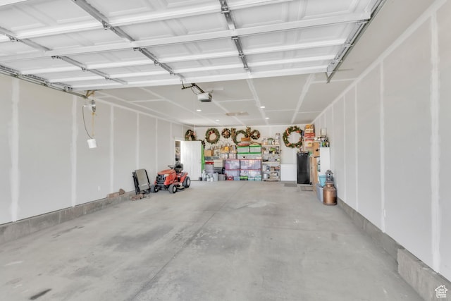 1188 N 100 E, Nephi, UT 84648 - garage featuring a garage door opener