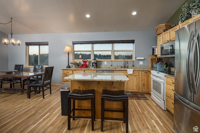599 S Hideaway Cv S, Monticello, UT 84535 - kitchen featuring stainless steel appliances, light wood-type flooring, a center island, light brown cabinetry, and recessed lighting